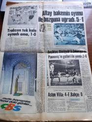 Yeni Asır Gazetesi - Turkish Newspaper - 15 Eylül 1977 - turistler Ege'yi St.Tropez'e çevirdi üstsüz güneşlenenler ortalıkta sevişenler fotoğraf - Halk Bankası 7.5 milyon dolandırıldı - bir şebeke şifreleri ele geçirdi ve ölmüş bir adamın kimliği ile çeşitli şubelerden para çekti - Bülent Ecevit dik dar eşiminde bile böyle bir iktidar yerinde kalamaz dedi - Necmettin Erbakan sanayide İstiklal savaşı başladı - Alparslan Türkeş düşmanlara karşı bütünleşelim - Süleyman Demirel zorlukları yenmek zorundayız - bayram günleri elektrik kısıntısı olmayacak - Avrupa kupası'nda sonuçlar - Aston Villa 4 Fenerbahçe 0 - Trabzonspor 1 Kopenhagen 0 - Belediye Başkanı İhsan Alyanak çay mahallesi'ni öfkelendirdi - Fatma Girik'e SSCB pavyonunda hediye yağdı - Bayram tebrik mesajları - Emel Sayın tam sayfa fotoğraf fuar lunapark gazinosunda - Emel Sayın Barış Manço Erol Evgin Nazan Şoray Nurhan Damcıoğlu Beyaz Kelebekler Fuar göl gazinosunda - Müzeyyen Senar Huysuz Virjin - Sezen Aksu - Gönül Yazar
