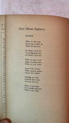 TÜRK DİLİ, AYLIK DİL VE YAZIN DERGİSİ - ARALIK 1971  SAYI: 243  AGÂH SIRRI LEVEND: BİLİM VE SANAT ADAMININ ÇİLESİ - ORHAN ŞAİK GÖKYAY: ANLAMAK ÜZERİNE - FAZIL HÜSNÜ DAĞLARCA: BİLGELİK - SALÂH BİRSEL: HAYDAR HAYDAR - SABAHATTİN KUDRET AKSAL: YAZIT - METİN ELOĞLU: ÜÇSEMELER - OĞUZ KÂZIM ATOK: KİMDİR - MEHMET TURAN YARAR: KURAK - İSMET KEMAL KARADAYI: UZAYDA - İLHAN ÖZDEMİR: ÖĞLE YEMEĞİ - İSMET ERCAN: UMUT - CEMAL KIRCA: KARGALAR - TAHSİN SARAÇ: 