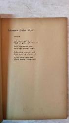 TÜRK DİLİ, AYLIK DİL VE YAZIN DERGİSİ - EYLÜL 1972  SAYI: 252  AGÂH SIRRI LEVEND: ANADİLİ SEVGİSİ - HASAN EREN: ESKİ DİLDEN YENİ DİLE - ORHAN ŞAİK GÖKYAY: KÖRÜN BELLEDİĞİ DEĞNEK: NEDEN, NEDENİYLE, NEDEN OLMAK! - FAZIL HÜSNÜ DAĞLARCA: PİR SULTAN ABDAL - SABAHATTİN KUDRET AKSAL: DUMAN - CEYHUN ATUF KANSU: SİVASLI’NIN TÜRKÜSÜ - HALİDE NUSRET ZORLUTUNA: O KUŞ - TURGAY GÖNENÇ: DÖRTLÜK - MEHMET SALİHOĞLU: YAŞAMAK GÜZEL DEMEKTİR - ABDÜLKADİR BULUT: YAŞAMA İSTEMİ - OSMAN TÜRKAY: PROMETHEUS AĞIDI - BİLGE KARASU: KONUŞMA - MAHMUT ALPTEKİN: SAİT FAİK’İN ÖYKÜLERİ ÜZERİNE - MEHMET SEYDA: GÖREVLİ - RIZA ZELYUT: SAMANYOLUNDA İZLER VAR - H. VASFİ UÇKAN: HASTAYMIŞ BABAM - BATI KAYNAKLI SÖZCÜKLERE KARŞILIKLAR XXIV - İKİ ÇALIŞMA ARKADAŞIMIZI YİTİRDİK - EMİN ÖZDEMİR: DIŞI KALAYLI İÇİ ALAYLI - BAHA DÜRDER: İSTANBUL ÖZEL TİYATROLARI - A. DİLAÇAR: 