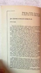 TÜRK DİLİ, AYLIK DİL VE YAZIN DERGİSİ - ARALIK 1974  SAYI: 279  TDK: TÜRK DİL KURUMU ÜZERİNE SORULAR VE YANITLAR - ATTİLA İLHAN: ŞİİR ÜZERİNE SORUSUZ KARŞILIKLAR - ATTİLA İLHAN: GÖZLÜKLÜ HAMDİ'NİN NOTLARI - KEMAL DEMİRAY: BİR YAZIM SORUNU: DE BAĞLACI - ALİM ŞERİF ONARAN: SİNEMADA DİL - SALAH BİRSEL: BOĞAZİÇİ YANDAN YANDAN - FAZIL HÜSNÜ DAĞLARCA: MUMLAR - NECATİ CUMALI: KÖSTEBEK - METİN ELOĞLU: ALACA - ALİ PÜSKÜLLÜOĞLU: SORULAR - HALUK AKER: SEVGİYİ AÇITIR DÜNYA - HALİL UYSAL: BOZYAZI - ÖZEL ARABUL: SU YANGINI - ENVER NACİ GÖKŞEN: ÇIKMA DURUMU (-DEN) VE KAPSAMI - CAHİT ÖZTELLI: KOLAY SANILAN HALK EDEBİYATI - MEHMET SEYDA: ROMANCI GÜNLÜĞÜ - TERİM SÖZLÜKLERİMİZDEN ÖRNEKLER - BURHAN ARPAD: KEMAL AĞABEY ÖLDÜ - SAADET TIMUR ULÇUGÜR: BEKİRLER - MUZAFFER IZCÜ: ÜZERİNİZDE ESKİSİN BAYRAM ALİ BEY - YAMAN ÖRS: TİP DİLİNİ SADELEŞTİRME ÇABALARI - MUZAFFER UYGUNER: TÜRK FELSEFESİNİN BOYUTLARI - EMİN RECEBOĞLU: DÜNYA ŞİİRİ -  60 SAYFA