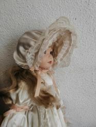 40 cm SARAH KAY ŞAPKALI PORSELEN BEBEK ÇOK GÜZEL KUSURSUZ STAND HARİÇ