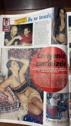 PASHA, TÜRKİYE'NİN EN KALİTELİ MAGAZİN DERGİSİ - PINAR ELİÇE POSTERİ - 16 OCAK 2000 - SAYI: 72  HANDE ATAİZİ - PINAR ELİCE - BANU ALKAN - MURAT TAŞDEMİR - HACER HANIM - HİLAL CEBECİ - HAKAN URAL - İZZET YILDIZHAN - ASUMAN SÖKMEN - HAYKO - ERKAN CAN - AZİTA AZER - SELİN TOKTAY - SELHAN ALOĞLU - SERDAR ORTAÇ - ÖNDER BEKENSİRE - GÖKHAN İLERİ - EROL AKÇAY - TONY THEODORIS - SEDAT ALOĞLU - EDA MODOĞLU - YAĞMUR ÜNAL - CEM ÖZER - CEMRE - METİN AKPINAR - SİBEL TURNAGÖL - ÖZLEM SAVAŞ - TUNCAY KIRATLI - ÖZCAN DENİZ - ALEX - DEMİR DEMİRKAN - MERT SAVAŞ - MURAT YETER - SERTAB ERENER - OZAN DOĞULU - PINAR ELİÇE - MAHSUN KIRMIZIGÜL - KEREM ÖKTEM - TAYFUN ELALDIRSIN - HÜLYA ŞAMLI - VİKİ HABİF - ESER TOPÇU - SUNA AKYILDIZ - AHMET ALTINKAYA - UĞUR SOYSAL  HANDE ATAİZİ’NİN YENİ POLİTİKASI - DİLİNE ESTETİK YAPTIRACAK - AFRODİT BANU’NUN İTİRAFI - KÖYLÜ GÜZELİNİN EĞLENCE GECESİ - UY TEMEL’İN TADI KAÇTI - ESKİ SEVGİLİLER ÇAPKINLIK YARIŞINDA - SÜPER DADI- 24 SAYFA