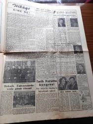 Vatan Gazetesi - Turkish Newspaper - 25 Mart 1951 - asayiş berkemaldir yazan Ahmet Emin Yalman Başmakale - İkinci Cihan harbinden sonra yugoslavya'ya giden ilk Türk gazetecisi arkadaşımız Sinan Korle bildiriyor Yugoslav dışbakanının gazetemize beyanatı - milli talebe federasyonu Zonguldak'ta toplanıyor - aşkımın hikayesi yazan Hıfzı Tevfik Gönensay Yazı Dizisi - 14 ton gramofon plağı geldi - Fethi Çelikbaş bakanlık vazifesini kabul etmedi - Sabahattin Gökçınar Atatürk'ün kırşehir'deki büstünü sarhoşlukla kırmış - Ankara'da Ziya Gökalp anıldı - Osmanlı tarihinden sayfalar yazan Feridun Fazıl Tülbentçi Yazı Dizisi - talebe federasyonu bugün toplanıyor - şehir tiyatrosu nizamnamesi - İstanbul Ankara Radyosu programı - mikrofondan portreler İlham Gençer ve Ayten Alpman fotoğraf - teknik üniversitede veda günü töreni fotoğraf - bugün Galatasaray Fenerbahçe karşılaşıyor - Bugün Galatasaray ile karşılaşacak olan Fenerbahçe onbiri Fotoğrafı - Beşiktaş Kasımpaşa'yı 4-0 yendi - Vefaspor