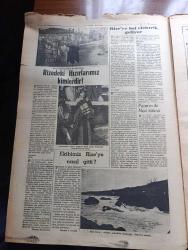 Vatan Rize Özel Gazetesi - Turkish Newspaper - 17 Eylül 1952 - Rize'de çay ekilen arazi genişlemektedir - Rize'deki hızırlarımız kimlerdir - Rize'de mahalli kıyafet ile bir köylü kadın fotoğraf - yeni hidroelektrik santralini kurulacağı taşlıdere mevki fotoğraf - Rize'ye bol elektrik geliyor - Türkiye çay sahası yazan Asım Zihnioğlu - Rize'nin coğrafi durumu - Rize'de meyvacılık - Çayeli Rize'nin şirin bir kazasıdır fotoğraf - Yeşil Rize yurdun en çok yağmur yağan bu şirin köşesi sırf yeşilden örülmüş bir demet gibidir fotoğraf - Rize'nin tarihinde yer almış olan meşhur kıyafet Zıpka fotoğraf - Türkiye'nin çay dünyası yazan Ahmet Emin Yalman - Rize çocuk bakımevinde Ahmet Emin Yalman kimsesiz çocuklarla fotoğraf - Rize Çay fabrikası fotoğraf - Rize'de politika hayatı - Mehmet Mataracı fotoğraf - Rize'de aile bağları kuvvetlidir - Rize cezaevi müdürü Faik Sancaklar - Pazar kaymakamı Hüseyin Köseoğlu - Rize Cumhuriyet savcı yardımcısı Enver Çevik - Rize CHP başkanı M. Ali Kumbasar