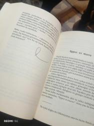 Maymunlar Patatesler ve Berlin Opera Binası