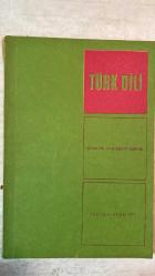 TÜRK DİLİ, AYLIK DİL VE YAZIN DERGİSİ - NİSAN 1971 SAYI: 235 YAKUP KADRİ KARAOSMANOĞLU: EDEBİYAT BUHRANINA DAİR - AGÂH SIRRI LEVEND: SÖZLÜK - HİKMET DİZDAROĞLU: İŞTE ONLARIN - TAHSİN SARAÇ: GECENİN KARNI / OZAN ATA PİR SULTAN'A / YARINSIZLIK / YETİNGENLİK, KORKU VE ACI ÜSTÜNE / BİR YAŞAMA SEVİNCİ UÇ VERİRKEN - SALÂH BİRSEL: KEÇİ ÇOBANI, KUZU ÇOBANI - FAZIL HÜSNÜ DAĞLARCA: ÖLÜK - NECATİ CUMALI: IĞNE - SUAT TAŞER: ŞİMDİLER - MEHMET SALİHOĞLU: BİRLİKTE - METİN ELOĞLU: DOĞA ÇEMKİRMESİ - NAHİT ULVİ AKGÜN: KORKU - ELİF SORGUN: TEK RENK TEK DURUŞTUR ELİMDEKİ - KEVSER ACARLAR: ÇAKMA DURUMUNDA SÖZCÜKLERİN TÜMCEDE TÜRLÜ KULLANILIŞLARI - MUZAFFER BUYRUKÇU: SALAH BİRSEL ÜSTÜNE - ADNAN BINYAZAR: EDEBİYATIN İŞLEVİ VE FÜRUZAN - FAKİR BAYKURT: YILAN ELİNDE - EMİN ÖZDEMİR: SÖZCÜKLERİN DOLAŞIMI - BAHA DÜRDER: 1970'TE TİYATRO - GÜNEY ÇETİN: YENİ YAYINLAR - S.S.: ELEŞTİRİ ÜSTÜNE BİR SORUŞTURMA - AHMET KÖKLÜGİLLER: HASAN-ALİ YÜCEL VE DİL DEVRİMİ - ORHAN AKTÜREL: SAYIN FELEK BU YÜRÜYOR - DR. RÜ --  68 SAYFA