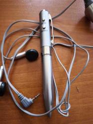 KALEM FORMUNDA RADYO 4 ADET SAAT PİLİ İLE ÇALIŞIR PİLSİZ KULLANILMIŞ. DENENMEDİ.