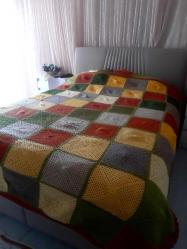 El orgü yün yatak örtüsü