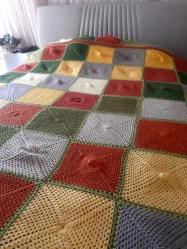 El orgü yün yatak örtüsü