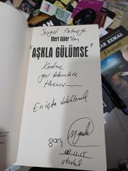 Aşkla Gülümse İthaflı - İmzalı