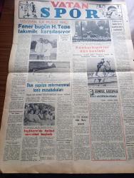 Vatan Pazar Gazetesi - Turkish Newspaper - 22 Ağustos 1954 - karpuzcu Bilal Fahrunnisa hanıma aşk mektubu yolladı yazan Adnan Veli - haftalık Hoş Memo Kel Agucuklar karikatür - sinema dünyasından haberler - Kral Richard ve ehl-i salipler adlı filmin Savaş sahnelerini rejisör David Butler helikopteri binmek suretiyle havadan kontrol etmektedir - sinema tarihinde pek az yıldız Grace Kelly kadar çabuk şöhrete ulaşmıştır - birleşen ruhlar filmi tamamlandı başrollerde Bülent Oran ile Muhterem Nur fotoğraf - Kaptan Edi Büdü karikatür - Ev Kadın Moda - az parça ile çok kılık nasıl temin edilebilir - Christian Dior'un bir modeli - güdümlü edebiyat yazan Oktay Akbal - hikaye habersiz yazan Özcan Ergüder - motorlu tren şiiri yazan Cenap Ş. Gedikoğlu - küçük sahnenin yeni mevsime Shakespeare'in Hamlet'i ile gireceği rejisör Muhsin Ertuğrul tarafından aktörlere bildirilmiştir - Beşinci milletlerarası sanat tenkitçileri kongresi - dünyanın en lüks evi inşa edildi fotoğraf - Napolyon'un imzaları