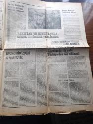 Son Saat Gazetesi - Turkish Newspaper - 16 Ekim 1979 - CHP Genel Yönetim Kurulu hükümetin istifasını kararlaştırdı - Bülent Ecevit bu sabah istifasını Cumhurbaşkanı Fahri Korutürk Korutürk'e verdi - Başbakan Bülent Ecevit umduğunu bulamadı fotoğraf - Süleyman Demirel memnun fotoğraf - Ankara sanayi odasına göre döviz darboğazının aşınmasında başarılı olunmamıştır - Türk işçileri artık Almanya'dan sınır dışı edilmeyecek - İstanbul'un yağ sorunu 2 hafta içinde bitecek - Maliye bakanlığı para vermediği için petrol dış alımı düzenli yapılamıyor - İngiliz başbakanı Margaret Thatcher 12 milyon işçiye çağrıda bulundu greve gitmeden önce düşünün fotoğraf - bana biraz gülümse yazan Vildan Günder - Pakistan ve Hindistan'da genel seçimler tehlikede - insan hakları genel kurulunda ilk defa Türkiye'den söz edilmedi - Carter Brejnev'in NATO'ya çağrısını yabancı bulmuyor - Oburujk bir hastalık mıdır - Türkiye müzisyenler sendikası İstanbul şubesi Kongresi -  Engin Verel Milli takımda görev bekliyor