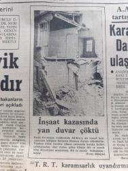 Dünya Gazetesi - Turkish Newspaper - 3 Eylül 1971 - yollara serdiklerimiz yazan Bedii Faik Başmakale - bazı bakanların istifaları bekleniyor - Adalet Partisi genel merkezi ekonomik ve mali görüşlerini açıkladı - karma ekonomide teşvik şarttır vardır - ortak pazarla ilgili seminer toplandı - Adalet Partisi genel idare kurulu üyesi Sakarya milletvekili Dr. Nuri Bayar fotoğraf - İzmir'de 54 nurcu sanık yargılandı - Danıştay bir tayin kararını durdurdu - Anadolu ajansı konusundaki tartışmalar büyüyor Yakup Kadri Karaosmanoğlu darbe başarıya ulaşamayacaktır dedi - yurt dışına kaçak işçi gönderenler yakalandı - İzmir'de de televizyon yayınları başlayacak - İstanbul tv'sinin bugünkü programı - Gümrük ve Tekel Bakanı Haydar Özalp Yaltırık'ı suçladı - İstanbul postası 26 yaşında - Avrupa'da para dalgalanması yazan Frank Broadway - Asya'da serbest teşebbüsün kazançları ve komünist Çin'in başarısızlığı yazan Arthur F. Burns - 1971 Dünya Greko Romen güreş şampiyonası başladı - güreşçi Metin Alakoç