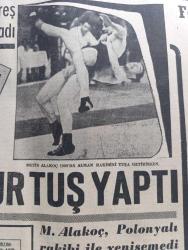 Dünya Gazetesi - Turkish Newspaper - 3 Eylül 1971 - yollara serdiklerimiz yazan Bedii Faik Başmakale - bazı bakanların istifaları bekleniyor - Adalet Partisi genel merkezi ekonomik ve mali görüşlerini açıkladı - karma ekonomide teşvik şarttır vardır - ortak pazarla ilgili seminer toplandı - Adalet Partisi genel idare kurulu üyesi Sakarya milletvekili Dr. Nuri Bayar fotoğraf - İzmir'de 54 nurcu sanık yargılandı - Danıştay bir tayin kararını durdurdu - Anadolu ajansı konusundaki tartışmalar büyüyor Yakup Kadri Karaosmanoğlu darbe başarıya ulaşamayacaktır dedi - yurt dışına kaçak işçi gönderenler yakalandı - İzmir'de de televizyon yayınları başlayacak - İstanbul tv'sinin bugünkü programı - Gümrük ve Tekel Bakanı Haydar Özalp Yaltırık'ı suçladı - İstanbul postası 26 yaşında - Avrupa'da para dalgalanması yazan Frank Broadway - Asya'da serbest teşebbüsün kazançları ve komünist Çin'in başarısızlığı yazan Arthur F. Burns - 1971 Dünya Greko Romen güreş şampiyonası başladı - güreşçi Metin Alakoç