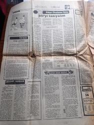 Dünya Gazetesi - Turkish Newspaper - 14 Mayıs 1972 - Suat Hayri Ürgüplü hükümeti açıkladı - kabine 9 Adalet Partili 5 CHP'li 2 MGP'li 3 DP'li 5 bağımsız üyeden Kurulu - İskender Cenap Ege Gençlik ve Spor Bakanı oldu - sınıfta kalma usulünün kaldırılması düşünülüyor - başbakan adayı Suat Hayri Ürgüplü Süleyman Demirel ile yaptığı görüşmeden sonra görülüyor fotoğraf - sabıkalılar toplatıldı - Ordu ne istiyor yazan M. Emin Aytekin - 47 il başkanının genel başkan adayı Bülent Ecevit - uzay otobüsleri için NASA'ya teklif yapıldı - kadınlarda FBI ajansı olabilecek - İstanbul Ankara radyo programı - sinema üzerine bir araştırma komedinin altın çağı yazan James Agee - Saygon'daki polonyalılar kapı dışarı ediliyor - Fenerbahçe'de futbol oynamam diyen Ostojic ani olarak belgrad'a gitti - Amigo Orhan Beşiktaş için canımı veririm fotoğraf - Eşref Aydın Fenerbahçe'de Genel sekreterlik görevinden istifa etti fotoğraf - Galatasaray Şeref turuna hazırlanıyor -Giresunspor Vefa önünde galibiyeti kaçırdı