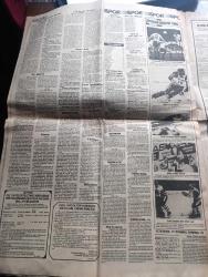 Güneş Gazetesi - Turkish Newspaper - 21 Mart 1983 - mehmetçiğe yeni silahlar gerekli - Alman Çalışma Bakanı kesin dönüş projesi getiriyor - 100 bin Türk işçisi geriye dönüş hazırlığına girdi - imar affı yürürlükte - Dilsizler okulunda tanışıp Hilton'da nişan yapan Elif Akalın ve Şener Tavaşoğlu fotoğraf - bizim Almanya yazan Orhan Şahin - kişilik yazan Çetin Altan - Karaoğlan yazan ve çizen Suat Yalaz - gölgeler yazan Refik Erduran - Yunanistan'da siyasal gerilim arttı - Lockheed davasına bugün devam edilecek - İsrail devlet başkanı İzak Navon İsrail içsavaş'ın eşiğinde dedi - Kocaeli 1 Fenerbahçe 1 - yine Yaşar ve Önder'in golü yazan Turgay Şeren - İTÜ'yü 99 92 yenen Fenerbahçe 2.liği kurtardı - Beşiktaş Adana'dan hasarla dönüyor fotoğraf - Vehbi Emre güreş turnuvasında sürpriz - Reşit Karabacak Mehmet Türkkaya'ya 4 dakikada tuşla yenildi fotoğraf - altın kemer boks turnuvası bugün bükreş'te başlıyor - Tottenham'ın yeni transferi Brazil başarılı fotoğraf - Anadolu liseleri deneme