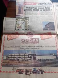 Güneş Gazetesi - Turkish Newspaper - 19 Eylül 1982 - Cumhurbaşkanı seçimi ve referandum yazan Güneri Cıvaoğlu Başmakale - NBC iddiası Mehmet Ali Ağca'nın arkasında KGB var - İstanbul'u ilkel insanlar bastı Yor'un öyküsü adlı filmin sanatçıları Fotoğrafı - Kenan Evren kasımda anayasa oylaması ile birlikte Cumhurbaşkanı seçilecek - Bedri Koraman danışma meclisinde karikatür - Kenan Evren Afgan göçmen köyünü gezdi - Kıbrıs'taki Melkonyan şatosu  Ermeni terör üssü mü gerçek bir kolej mi - Altın portakal için 8 film yarışacak Çiçek Abbas'ta bu filmler arasında - Prenses Grace'in cenaze töreninde Prens Rainier gözyaşlarını tutamadı fotoğraf - Paris'te Atatürk Kültür merkezi açıldı - her ders kitabında Atatürk'ün gençliğe hitabesi yer alacak - ilericilik gericilik tekelleri de aşılmaktadır yazan Çetin Altan - Vatikan Babaları - at yarışları - televizyonda bugün - Galatasaray Sarıyeri 2-1 mağlup etti - Tanrı Maradona'yı korusun - hayırlı olsun Fenerbahçe stadı bugün açılıyor fotoğraf