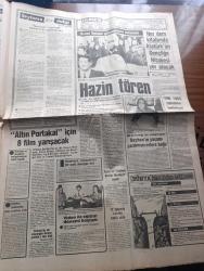 Güneş Gazetesi - Turkish Newspaper - 19 Eylül 1982 - Cumhurbaşkanı seçimi ve referandum yazan Güneri Cıvaoğlu Başmakale - NBC iddiası Mehmet Ali Ağca'nın arkasında KGB var - İstanbul'u ilkel insanlar bastı Yor'un öyküsü adlı filmin sanatçıları Fotoğrafı - Kenan Evren kasımda anayasa oylaması ile birlikte Cumhurbaşkanı seçilecek - Bedri Koraman danışma meclisinde karikatür - Kenan Evren Afgan göçmen köyünü gezdi - Kıbrıs'taki Melkonyan şatosu  Ermeni terör üssü mü gerçek bir kolej mi - Altın portakal için 8 film yarışacak Çiçek Abbas'ta bu filmler arasında - Prenses Grace'in cenaze töreninde Prens Rainier gözyaşlarını tutamadı fotoğraf - Paris'te Atatürk Kültür merkezi açıldı - her ders kitabında Atatürk'ün gençliğe hitabesi yer alacak - ilericilik gericilik tekelleri de aşılmaktadır yazan Çetin Altan - Vatikan Babaları - at yarışları - televizyonda bugün - Galatasaray Sarıyeri 2-1 mağlup etti - Tanrı Maradona'yı korusun - hayırlı olsun Fenerbahçe stadı bugün açılıyor fotoğraf