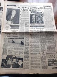 İstanbul Gazetesi - Turkish Newspaper - 25 Nisan 1980 - Kaçak yazan Necip Fazıl Kısakürek - Sıkıyönetim  İstanbul'da 1 Mayıs gösterilerini yasakladı - İran ordusu Kürtlerle savaşıyor - Tahran zorla Moskova'nın yanına itiliyor - idamı kaldıralım veya idam kararlarını tasdik ederim - Anthony Thomas yaptığı filmle ingiltere'yi İslam dünyası karşısında zor duruma sokağın televizyon yapımcısı fotoğraf - kızıllar iç savaş provası yapıyor - komutanlar 4 ay önce partileri ikaz etmişti - Genelkurmay Başkanı  Kenan Evren'in mektubu - Diyarbakır'da dün biri polis 4 kişi öldürüldü - solcuların vurduğu öğretmen öldü - binbir yüzlü Prens Charles fotoğraf - Süleyman Demirel özel sektörü her yönüyle destekliyor fotoğraf - Sakıp Sabancı tekstil sanayisinde Türkiye'nin 1 numaralı ismi - Vehbi Koç montaj sanayinde tek adam her dala atlıyor - Korkunun gölgesinde polisiye roman - körler de özürlüler de futbol oynar - Trabzonspor Beşiktaş maç öncesi Ahmet Suat Özyazıcı iddialı - TV programı