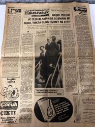 TERCÜMAN GAZETESİ - DOĞUM GÜNÜ HEDİYESİ (TURKISH NEWSPAPPER)  - 29 NİSAN 1977 - SADECE DÖRT SAYFADIR -Alparslan Türkeş-Bülent Ecevit-Ahmet Kabaklı-Rauf Tamer-Nivazi Ahmet Banoğlu-Züleyha Münif-Nazlı Ilıcak-Peter Hill-Brian Morton-ERZİNCAN’DA DA 4 YARALI VAR-DİSK’E MENSUP İŞÇİLER SOLCU GENÇİ ÖLDÜRDÜ-DURAKTA BEKLEYEN KIZ ÖĞRENCİLERE KURŞUN YAĞDIRILDI-KIBRIS BARIŞ GÖRÜŞMESİ HAZİRAN’A KALDI-İKİ MEŞRUTİYET VE 1977 SEÇİMLERİ-BİR KİŞİ VE ON KİŞİ-IRA SALDIRILARINI SANAYİCİ VE İŞADAMLARINA YÖNELTTİ-PAKİSTAN’DA BUTTO İLE MUHALEFET LİDERLERİ ANLAŞIYOR-BAŞOL ZULÜM VE CEBRİN AMANSIZ DÜŞMANI MI OLDU YOKSA BUNA HİZMET Mİ ETTİ-16 YIL SONRA SALİM BAŞOL’U YARGILIYORUZ-POLİS KİMİ KORUYACAK