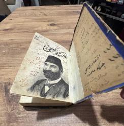 Osmanlı dönemi önemli sözlüklerinden Lügat-ı Naci, yazarı Muallim Naci. Yaklaşık 1890–1910 yılları arası basılmış cep boy sözlüktür. Kitapta Osmanlı Türkçesi, Arapça ve Farsça kelimelerin açıklamaları bulunmaktadır. Osmanlı eğitiminde kullanılan klasik sözlüklerden biridir. İç sayfalar Osmanlı Türkçesi basımdır. Yaşına bağlı yıpranmalar ve eski dönem el yazısı notlar mevcuttur. Antika kitap ve Osmanlı koleksiyonu yapanlar için güzel bir parçadır.