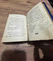 Osmanlı dönemi önemli sözlüklerinden Lügat-ı Naci, yazarı Muallim Naci. Yaklaşık 1890–1910 yılları arası basılmış cep boy sözlüktür. Kitapta Osmanlı Türkçesi, Arapça ve Farsça kelimelerin açıklamaları bulunmaktadır. Osmanlı eğitiminde kullanılan klasik sözlüklerden biridir. İç sayfalar Osmanlı Türkçesi basımdır. Yaşına bağlı yıpranmalar ve eski dönem el yazısı notlar mevcuttur. Antika kitap ve Osmanlı koleksiyonu yapanlar için güzel bir parçadır.