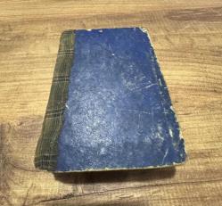 Osmanlı dönemi önemli sözlüklerinden Lügat-ı Naci, yazarı Muallim Naci. Yaklaşık 1890–1910 yılları arası basılmış cep boy sözlüktür. Kitapta Osmanlı Türkçesi, Arapça ve Farsça kelimelerin açıklamaları bulunmaktadır. Osmanlı eğitiminde kullanılan klasik sözlüklerden biridir. İç sayfalar Osmanlı Türkçesi basımdır. Yaşına bağlı yıpranmalar ve eski dönem el yazısı notlar mevcuttur. Antika kitap ve Osmanlı koleksiyonu yapanlar için güzel bir parçadır.