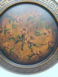 T15---SENTETİK MALZEME BAKIR RENGİ ÇİÇEK DESENLİ TABAK