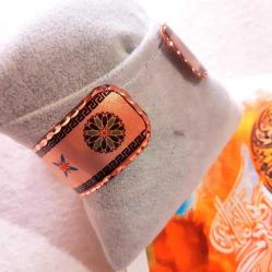 Bakır el işçilikli lüks bilezik - Arapça AYET EL KÜRSİ yazılıdır.