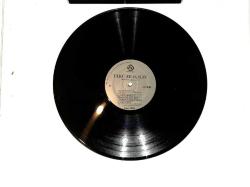 Ülkü Erakalın - Kadehler Öper Seni LP PLAK (10/7.5) PLK26530