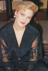 Nurseli İdiz Kartpostal KRT10234