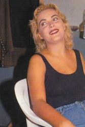 Nurseli İdiz Kartpostal KRT10235