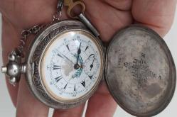 YÜZ DE YÜZ OSMANLI DÖNEMİ PADİŞAHA ÖZEL YAPTIRILAN ORİJİNAL AKTİF ANAHTAR KURMALI TUĞRA DAMGA VE İMZALI MUHTEŞEM GÜMÜŞ CEP SAATİ P1AA1D1 ÇOK NADİRDİR