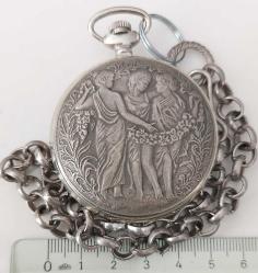 ESKİ DÖNEM RUSYA MOLNİJA MARKA KURMALI ORİJİNAL AKTİF KAPAKLI KAPAK FRANSIZ MÖTİFLİ MUHTEŞEM KÖSTEKLİ CEP SAATİ NN2RR1A NADİR