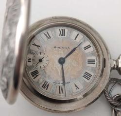 ESKİ DÖNEM RUSYA MOLNİJA MARKA KURMALI ORİJİNAL AKTİF KAPAKLI KAPAK FRANSIZ MÖTİFLİ MUHTEŞEM KÖSTEKLİ CEP SAATİ NN2RR1A NADİR