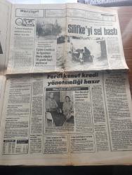Hürriyet Gazetesi - Turkish Newspaper - 6 Ocak 1979 - Anadolu Ekspresi esenkent'te duran Boğaziçi ekspresine olanca hızıyla çarptı ilk tahminlere göre 20 ölü 136 yaralı var Fotoğrafı - kazada ölenlerin ve yaralananların listesi - trende uçağa binemeyen pek çok parlamenter ve Devlet tiyatrosu sanatçıları vardı - tiyatro sanatçısı Nedim Yüksel Mete ölenler arasında Fotoğrafı - CHP'den istifa eden Ramazan Yıldırım geri dönmeyeceğim diyor - Silifke'yi sel bastı Fotoğrafı - öldüğü açıklanan CIA ajanı John Paisley Rusya hesabına casus yapıyormuş - oyuncak bebekle fotoroman çevriliyor Fotoğrafı - Ecevit Hükümeti bir yılını doldurdu - 21. Yüzyıl buzul çağı olacak - televizyon ve radyoda bugün - basketbol liginde TOFAŞ'lılar iddialı - Beşiktaş Teknik direktörü Doğan Andaç - Galatasaray para savuruyor - Alman gazeteleri Fenerbahçe gücünden çok yitirmiş - Juventus durunca İtalyan milli takımı dökülmeye başladı - mavi bereliler kimlik soran gençleri topladı Fotoğrafı -Tomsonlu polisler hamam bastı
