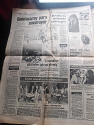 Hürriyet Gazetesi - Turkish Newspaper - 6 Ocak 1979 - Anadolu Ekspresi esenkent'te duran Boğaziçi ekspresine olanca hızıyla çarptı ilk tahminlere göre 20 ölü 136 yaralı var Fotoğrafı - kazada ölenlerin ve yaralananların listesi - trende uçağa binemeyen pek çok parlamenter ve Devlet tiyatrosu sanatçıları vardı - tiyatro sanatçısı Nedim Yüksel Mete ölenler arasında Fotoğrafı - CHP'den istifa eden Ramazan Yıldırım geri dönmeyeceğim diyor - Silifke'yi sel bastı Fotoğrafı - öldüğü açıklanan CIA ajanı John Paisley Rusya hesabına casus yapıyormuş - oyuncak bebekle fotoroman çevriliyor Fotoğrafı - Ecevit Hükümeti bir yılını doldurdu - 21. Yüzyıl buzul çağı olacak - televizyon ve radyoda bugün - basketbol liginde TOFAŞ'lılar iddialı - Beşiktaş Teknik direktörü Doğan Andaç - Galatasaray para savuruyor - Alman gazeteleri Fenerbahçe gücünden çok yitirmiş - Juventus durunca İtalyan milli takımı dökülmeye başladı - mavi bereliler kimlik soran gençleri topladı Fotoğrafı -Tomsonlu polisler hamam bastı