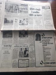 Yeni Asır Gazetesi - Turkish Newspaper - 3 Ekim 1977 - İhsan Sabri Çağlayangil ve Bitsios Kıbrıs ile ilgili görüşmelere devam kararı aldılar - İzmir'de büyük su projesi için kazılan çukur mikrop saçıyor - İnciraltı yolu üzerinde oluşan çöp dağları Fotoğrafı - CHP Genel sekreteri Orhan Eyüboğlu CHP'li belediye başkanı adaylarını örgüt seçecektir dedi - Profesör Ekrem Şerif Egeli Hac ve Kolera ile siyasi istismar yapılmamalı dedi - İzmir gazeteciler cemiyeti başkanı Sabri Süphandağlı bugün toprağa veriliyor fotoğraf - ilk Türk uçağı 29 Ekim 1979'da teslim edilecek - hastalık İzmir'i tehdit ediyor - Batı trakya'da Türklerin sürüldüğü bölgeye 25 bin Rum aile yerleştirildi - Adalet Partililerle CHP'liler arasında olaysız gün yok - İstanbul'da MHP binaları silahlı ve bombalı saldırıya uğradı - nizama aykırı inşaat yapan firma Demirel ve Ecevit'e şikayet edildi - Sylvie üstsüz verdiği poz - Sevgi Akın Pariziyen Gazinosunda - Nursal Ünsal Canevi Gar Gazinosunda - İzmir'de nöbetçi eczaneler