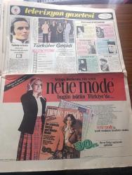 Yeni Asır Gazetesi - Turkish Newspaper - 3 Ekim 1977 - İhsan Sabri Çağlayangil ve Bitsios Kıbrıs ile ilgili görüşmelere devam kararı aldılar - İzmir'de büyük su projesi için kazılan çukur mikrop saçıyor - İnciraltı yolu üzerinde oluşan çöp dağları Fotoğrafı - CHP Genel sekreteri Orhan Eyüboğlu CHP'li belediye başkanı adaylarını örgüt seçecektir dedi - Profesör Ekrem Şerif Egeli Hac ve Kolera ile siyasi istismar yapılmamalı dedi - İzmir gazeteciler cemiyeti başkanı Sabri Süphandağlı bugün toprağa veriliyor fotoğraf - ilk Türk uçağı 29 Ekim 1979'da teslim edilecek - hastalık İzmir'i tehdit ediyor - Batı trakya'da Türklerin sürüldüğü bölgeye 25 bin Rum aile yerleştirildi - Adalet Partililerle CHP'liler arasında olaysız gün yok - İstanbul'da MHP binaları silahlı ve bombalı saldırıya uğradı - nizama aykırı inşaat yapan firma Demirel ve Ecevit'e şikayet edildi - Sylvie üstsüz verdiği poz - Sevgi Akın Pariziyen Gazinosunda - Nursal Ünsal Canevi Gar Gazinosunda - İzmir'de nöbetçi eczaneler