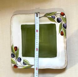 DAMGALI EL BOYAMA TABAK MADE İN P.R.C. RESİMDE GÖRÜNEN YERLERDE BOYA ATIKLARI VARDIR