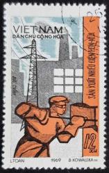 +++ VİETNAM ELEKTRİK SANTRALİNDE İŞÇİ      1970   - DAMGALI