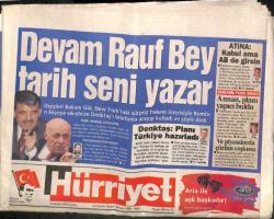 Hürriyet Gazetesi 13 Şubat 2004 - Cem Yılmazın Beşiktaş Kültür Merkezindeki Gösterisinde İlginç Bir Olay Yaşandı GZ106273