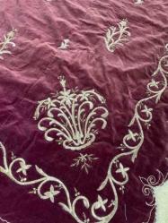 OSMANLI DÖNEMİ ALTINSIRMALI BİNDALLI İŞLEMELİ KADİFE YATAK ÖRTÜSÜ (N)
