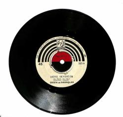 Ersen ve Dadaşlar (1974) – Döne Sevdiğim Derman Bulunmaz PLAK (107.5) PLK18486