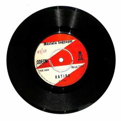 Mustafa Sağyaşar - Çatılmış Kaşlarınla Hatıra Plak (108) PLK21790