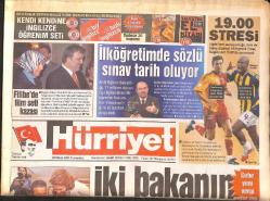 Hürriyet Gazetesi 29 Nisan 2006 - İki Bakanın 1 YTL Kavgası - Deniz Baykal Filibe'de Film Seti Kazası! GZ137855
