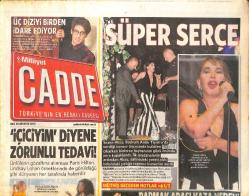 Milliyet Gazetesi Cadde Eki 20 Ağustos 2013 - Minik Serçe, Sezen Aksu Sahneye Çıkarken Yere Düştü Yaralı Olduğu Halde Konser Vermekten Vazgeçmedi GZ154591