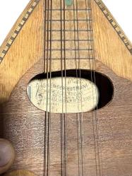 İskender Kutmani Antika Ahşap Mandolin AOB4205
