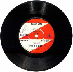 Yaşar Özel - Gördüğüm Her Çiçekte Sen Varsın / İstanbul PLAK (10/7) PLK26109