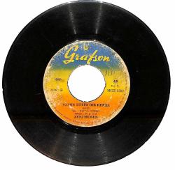 Zeki Müren - Senede Bir Gün / Yemin Ettim Bir Kere Plak (10/6.5) PLK26175